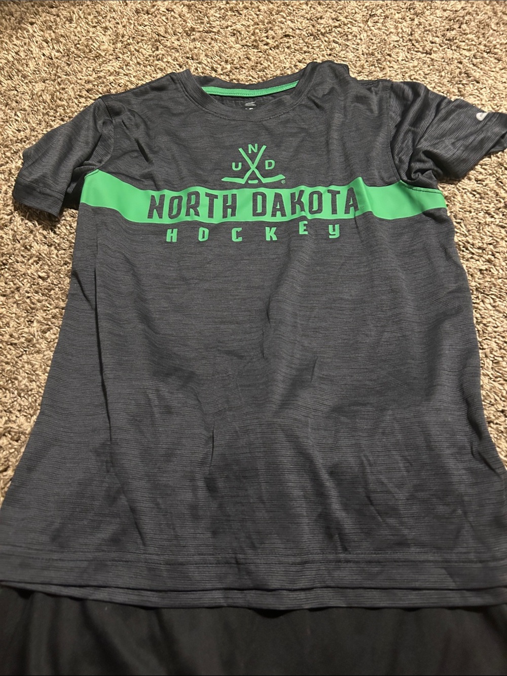 Colosseum Gray Tee with Green Chest Stripe - North Dakota Hockey